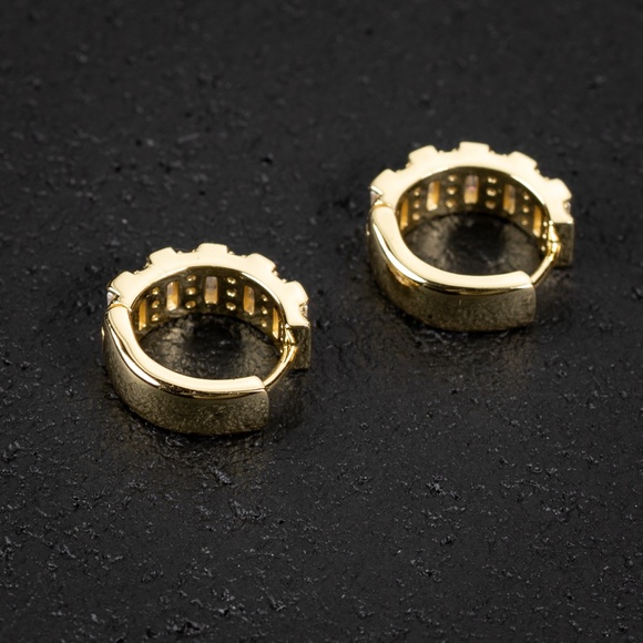 Yellow Gold Sterling Silver Men's Iced Emerald Cz Huggie Hoop Earrings - Picture 3 of 4